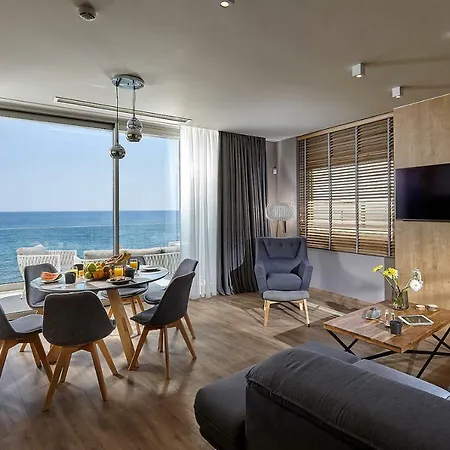 Seafront By Myseasight דירה הרסוניסוס